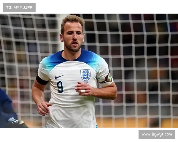 如何通过历史数据了解凯恩首次入选国家队的具体时间和背景