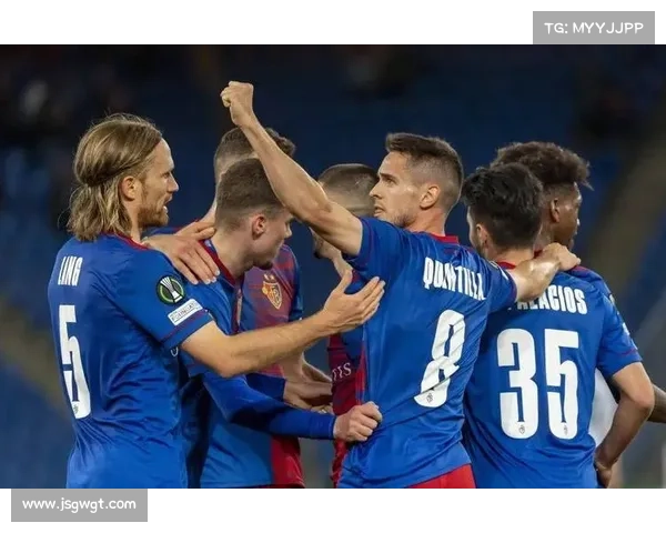 奥林匹亚科斯夺欧协联冠军历史性胜利再创辉煌捧起荣耀奖杯