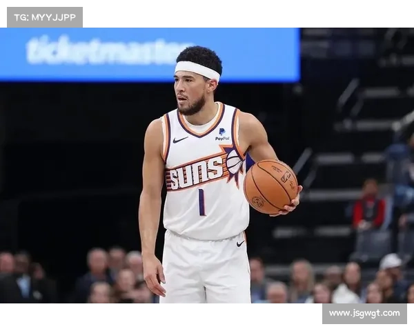 布克18岁加入NBA 成为2015年最年轻球员 展现天赋引发关注